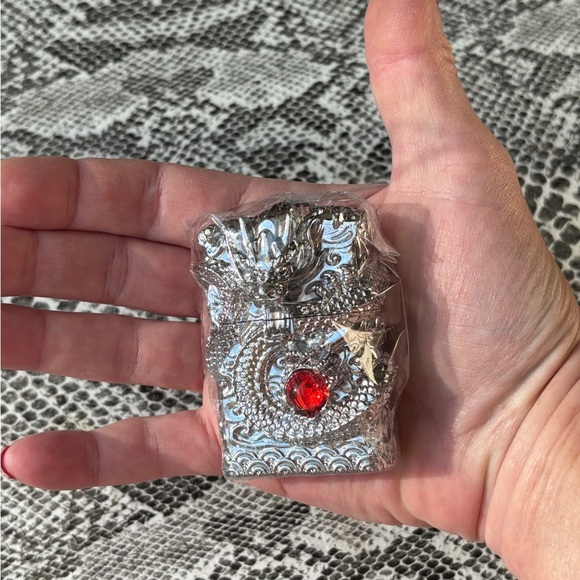 Windproof Dragon Lighter, Reusable Kerosene Grinding Wheel Lighter, New Silver - Picture 9 of 12